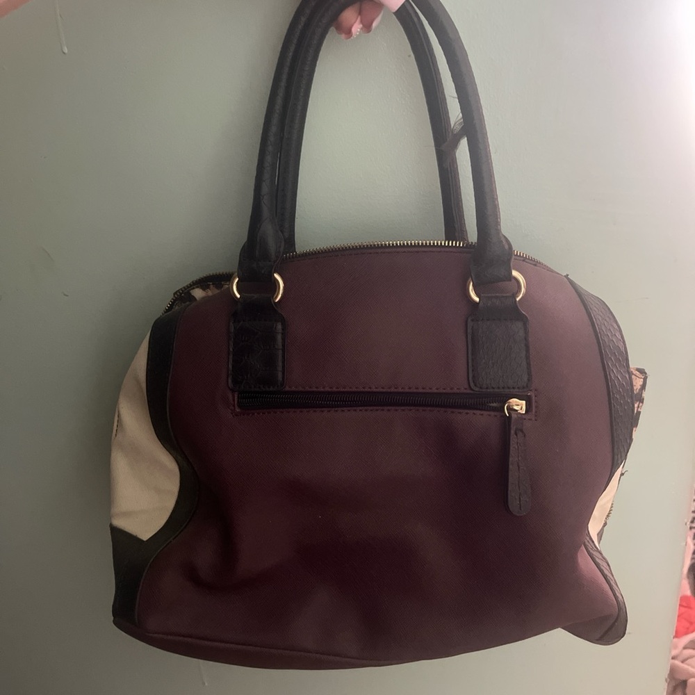 Elegant Two-Tone Leather Handbag
